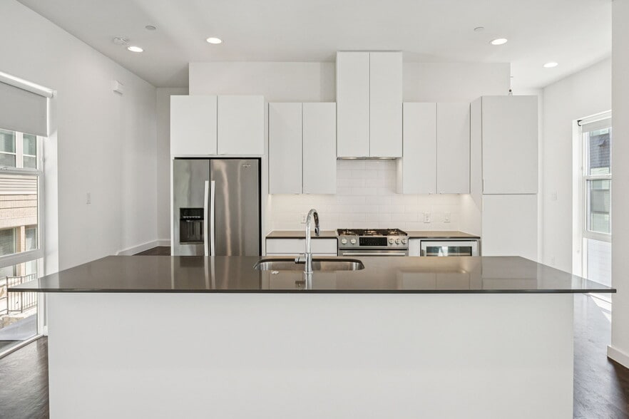 4901 Live Oak St, Dallas, TX for sale - Building Photo - Image 3 of 33