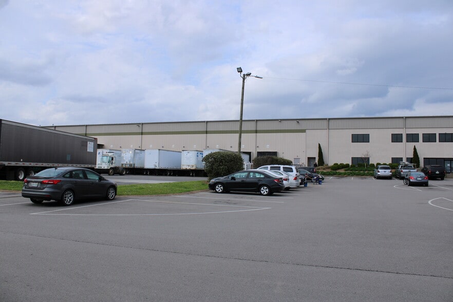 7235-7241 Cockrill Bend Blvd, Nashville, TN for lease - Building Photo - Image 3 of 5
