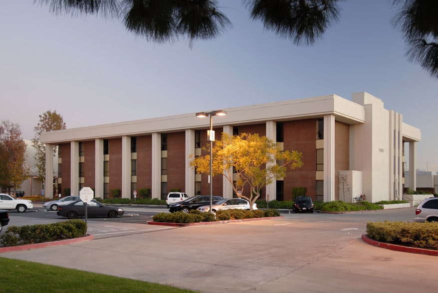 11100 Warner Ave, Fountain Valley, CA for lease - Building Photo - Image 2 of 7