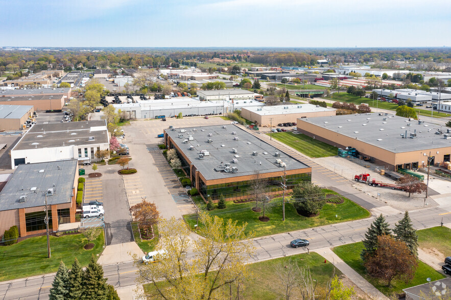 37564-37584 Amrhein Rd, Livonia, MI for lease - Aerial - Image 3 of 10