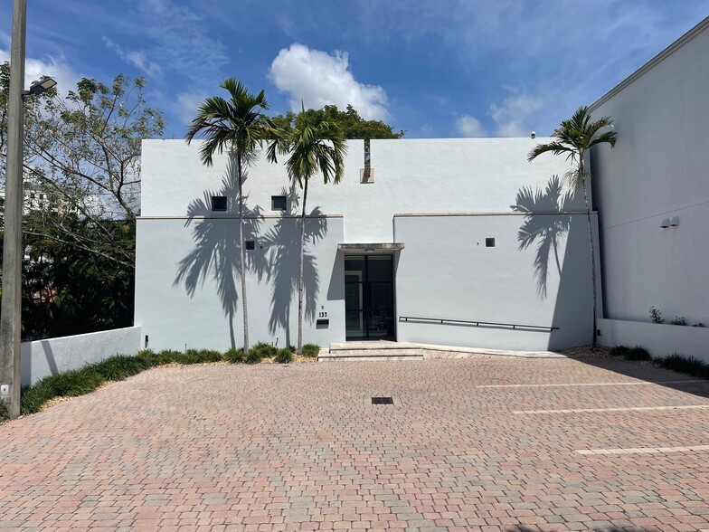 133 Grand Ave, Miami, FL for lease - Building Photo - Image 2 of 11