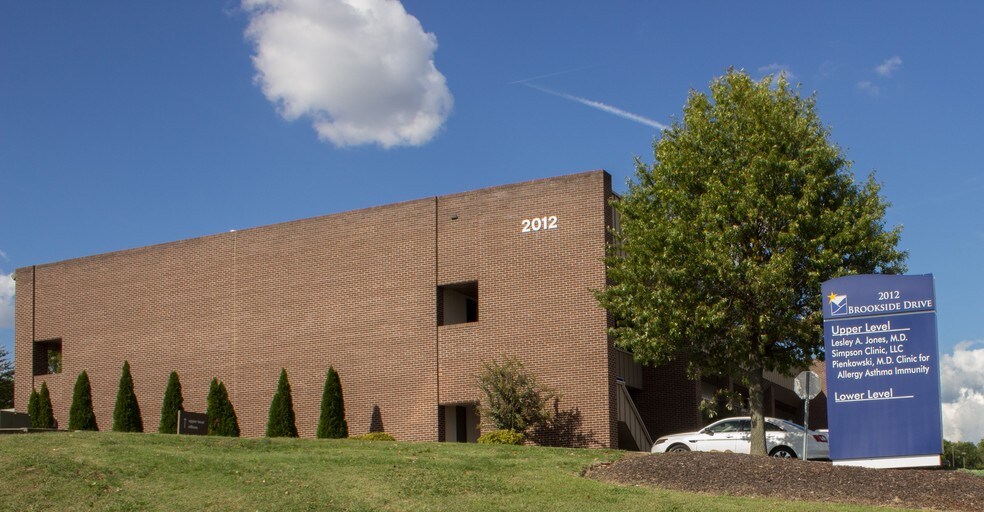 2012 Brookside Dr, Kingsport, TN for sale - Primary Photo - Image 1 of 1