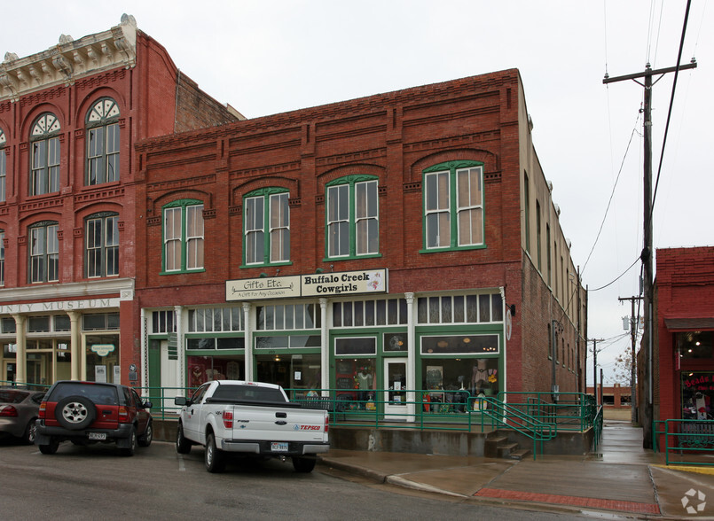 203-207 S College St, Waxahachie, TX for lease - Primary Photo - Image 1 of 2