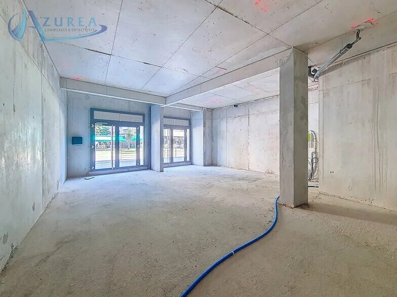 Retail in Nice for lease - Interior Photo - Image 1 of 6