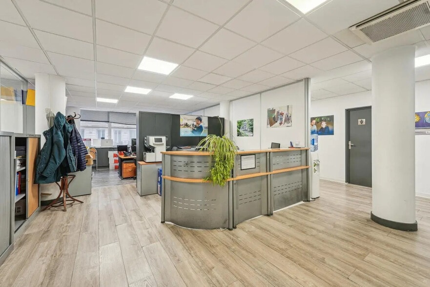 Office in Paris for lease - Interior Photo - Image 3 of 14