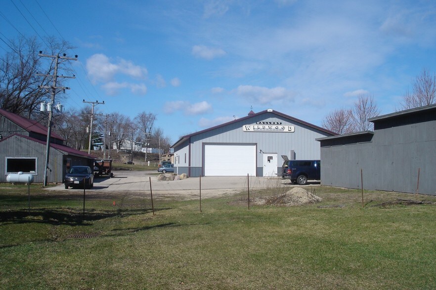 121 Brodhead St, Mazomanie, WI 53560