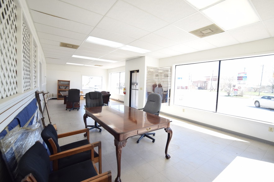 2 N Greenwood Ave, Ware Shoals, SC for sale - Interior Photo - Image 2 of 17