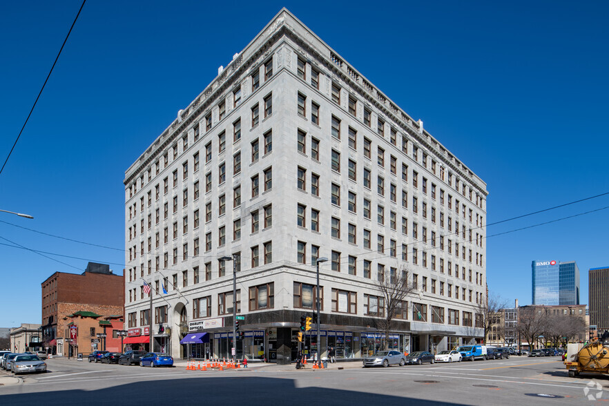 230 W Wells St, Milwaukee, WI for sale - Primary Photo - Image 1 of 2