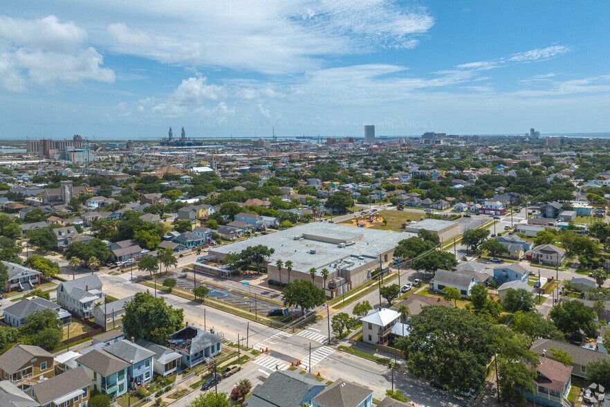 1421 37th st, Galveston, TX for sale - Primary Photo - Image 1 of 1