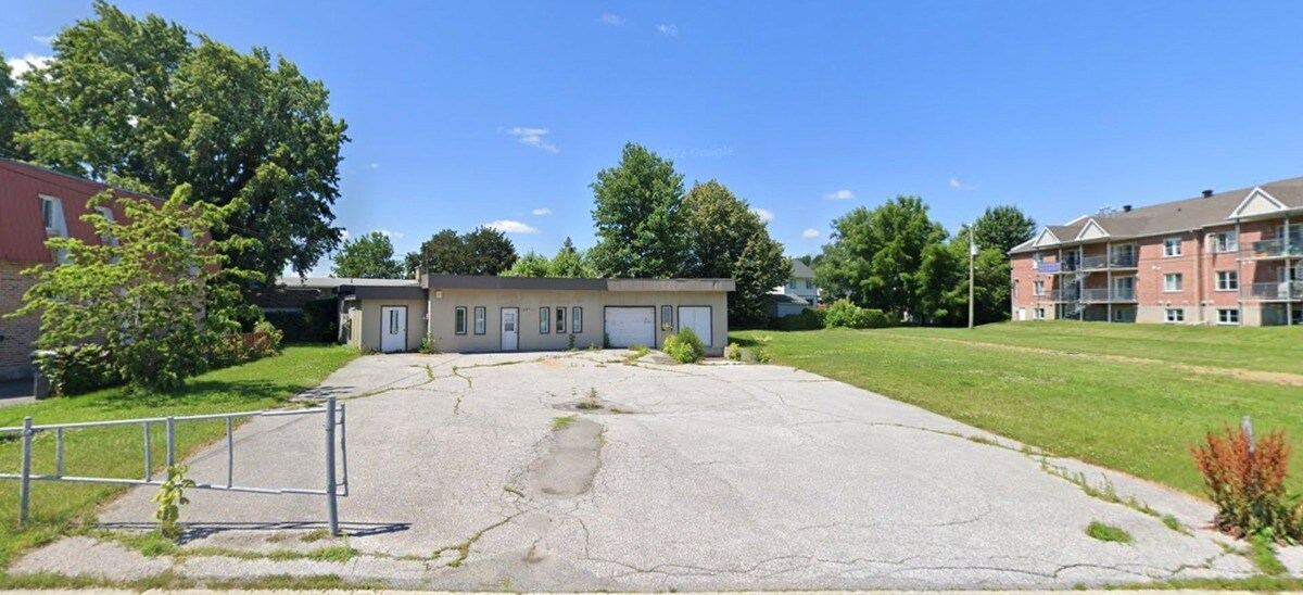 1580 Rue Girouard E, Sainthyacinthe, QC J2S 2X8