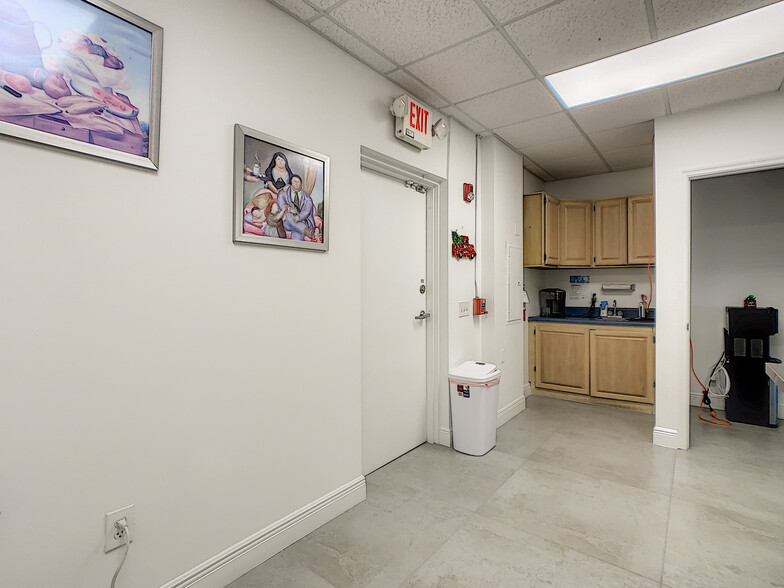 777 SE 20th St, Fort Lauderdale, FL for lease - Interior Photo - Image 3 of 57