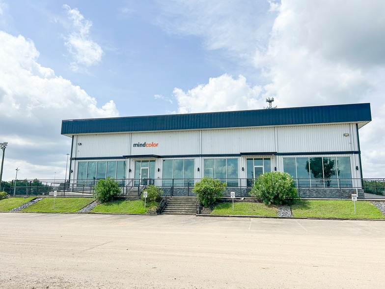 15102 Interstate 45, Conroe, TX for lease - Building Photo - Image 1 of 16