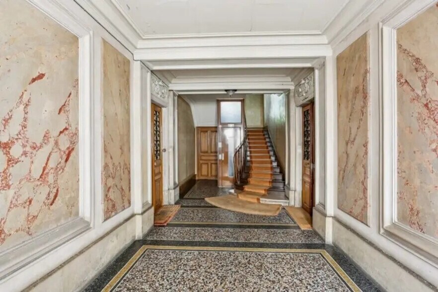 Office in Paris for lease - Building Photo - Image 3 of 5