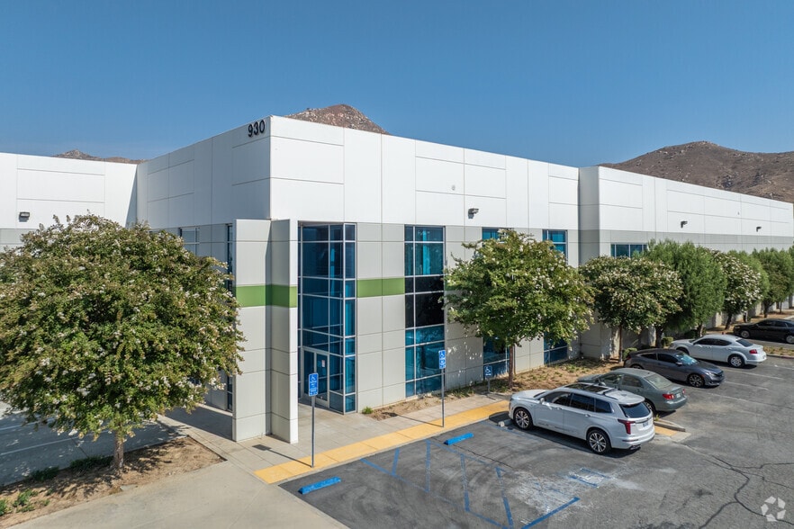 930 Columbia Ave, Riverside, CA for lease - Primary Photo - Image 1 of 4