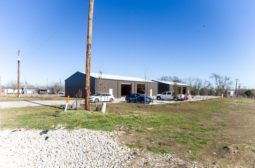 803 S 2nd Ave, Mansfield, TX for lease - Building Photo - Image 3 of 31