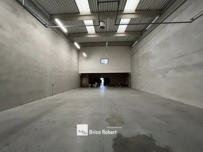 Flex in Saint-Quentin-Fallavier for lease - Interior Photo - Image 3 of 7