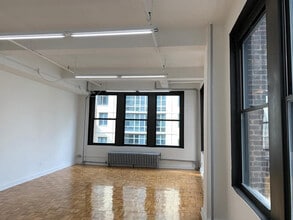 325 W 38th St, New York, NY for lease Interior Photo- Image 1 of 3