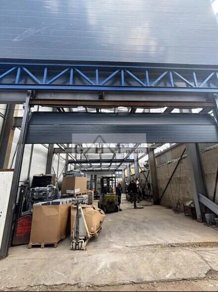 Industrial in Villeneuve-la-Garenne for lease - Building Photo - Image 2 of 4