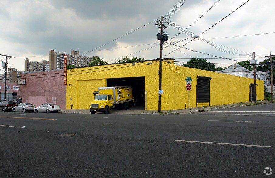 687 Frelinghuysen Ave, Newark, NJ 07114 Industrial for Lease