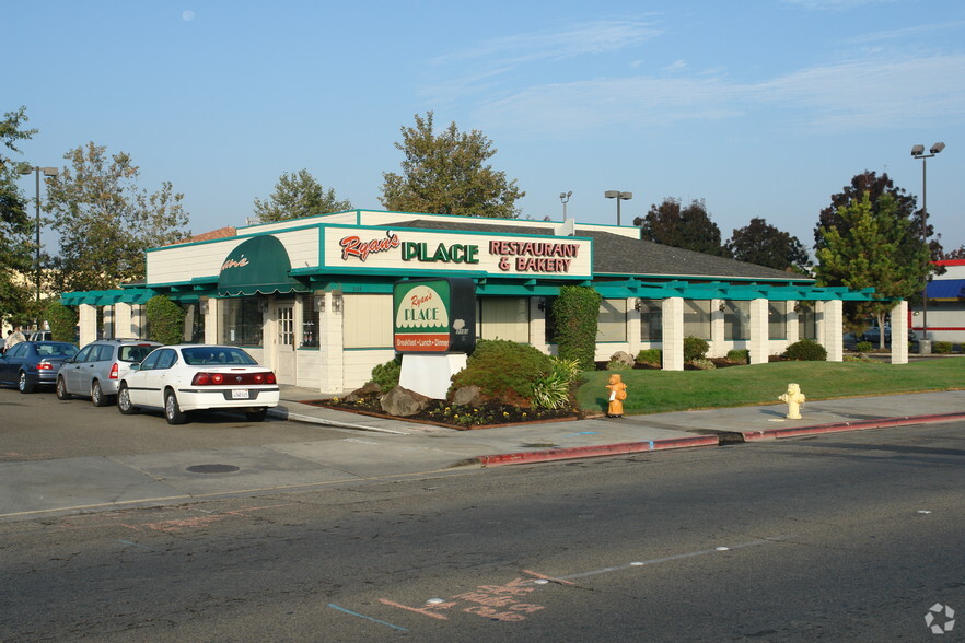 3103 S Mooney Blvd, Visalia, CA for sale - Building Photo - Image 1 of 1