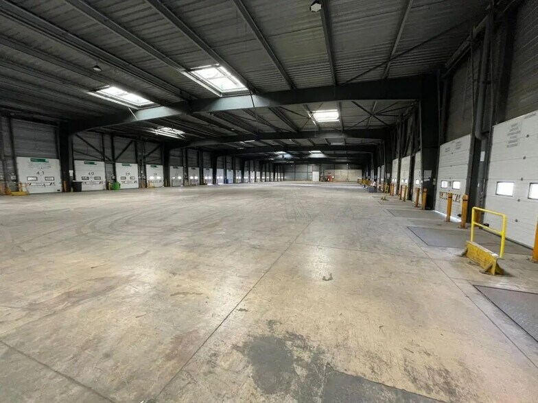 Industrial in Gignac-la-Nerthe for lease - Interior Photo - Image 1 of 6