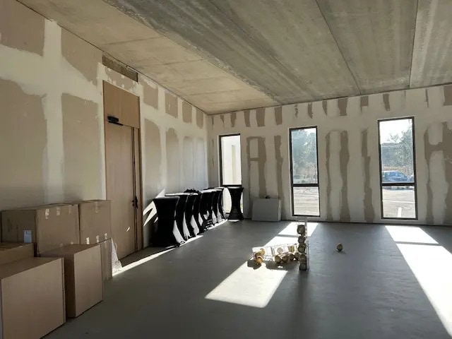 Office in Lançon-Provence for lease - Building Photo - Image 3 of 8