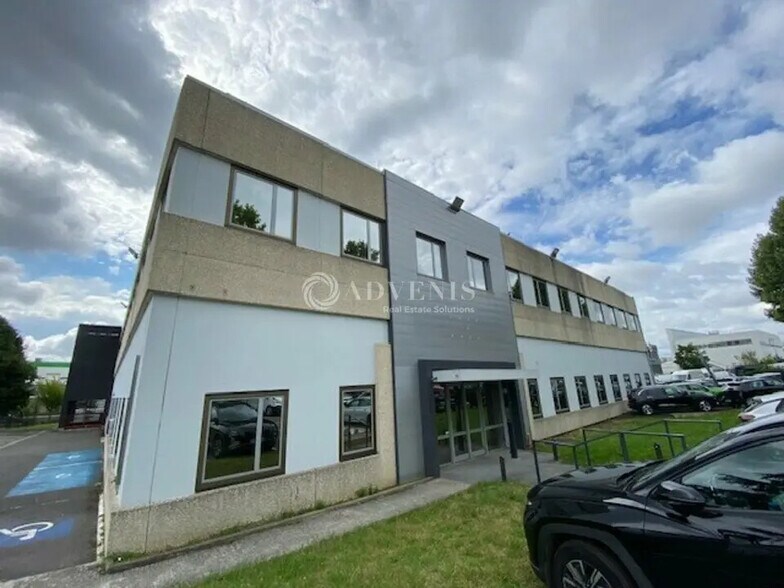 Flex in Nanterre for lease - Building Photo - Image 2 of 11