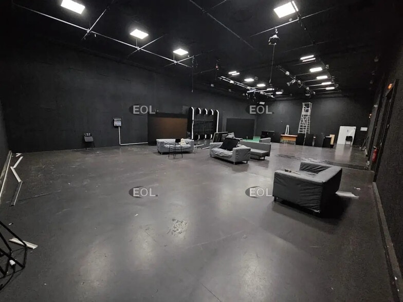 Flex in Ivry-sur-Seine for lease - Building Photo - Image 2 of 9