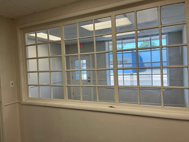 22100-22200 John R Rd, Hazel Park, MI for lease - Building Photo - Image 3 of 7