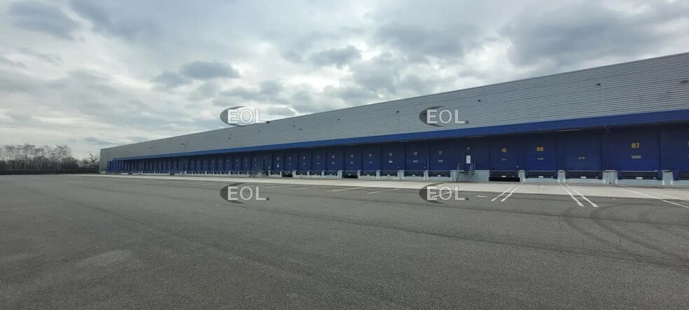 Industrial in Étupes for lease - Building Photo - Image 3 of 7