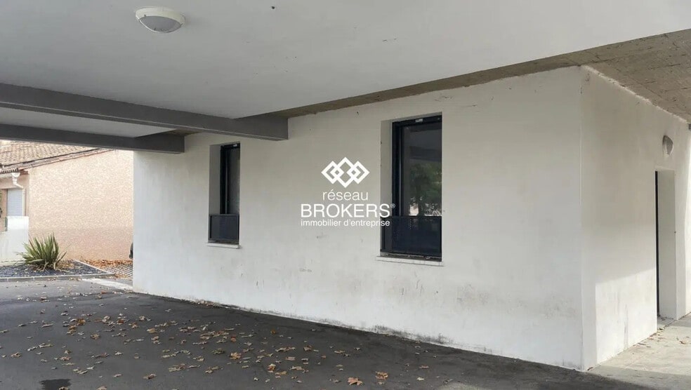 Office in Candillargues for lease - Building Photo - Image 2 of 3