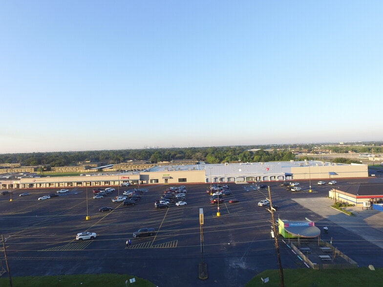 3719-3931 N Twin City Hwy, Port Arthur, TX for lease - Building Photo - Image 3 of 6