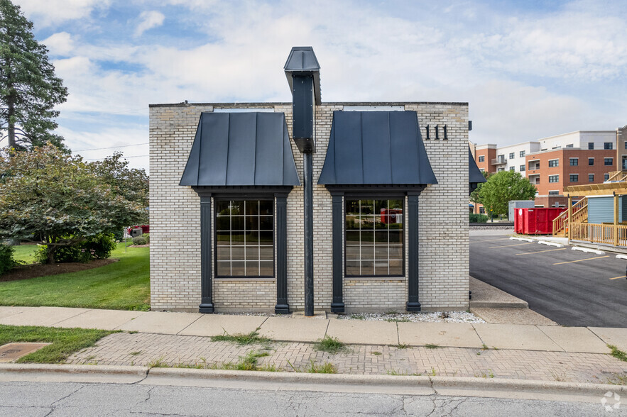 111 E Irving Park Rd, Roselle, IL for sale - Building Photo - Image 2 of 4