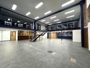 1 Linkfield Rd, Isleworth for lease Interior Photo- Image 2 of 17