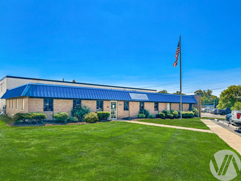 2222 Stephenson Hwy, Troy, MI for sale - Building Photo - Image 1 of 7