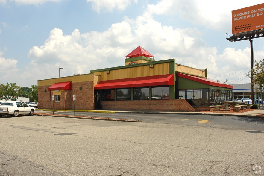 Indian Trail portfolio of 6 properties for sale on LoopNet.com - Primary Photo - Image 3 of 6