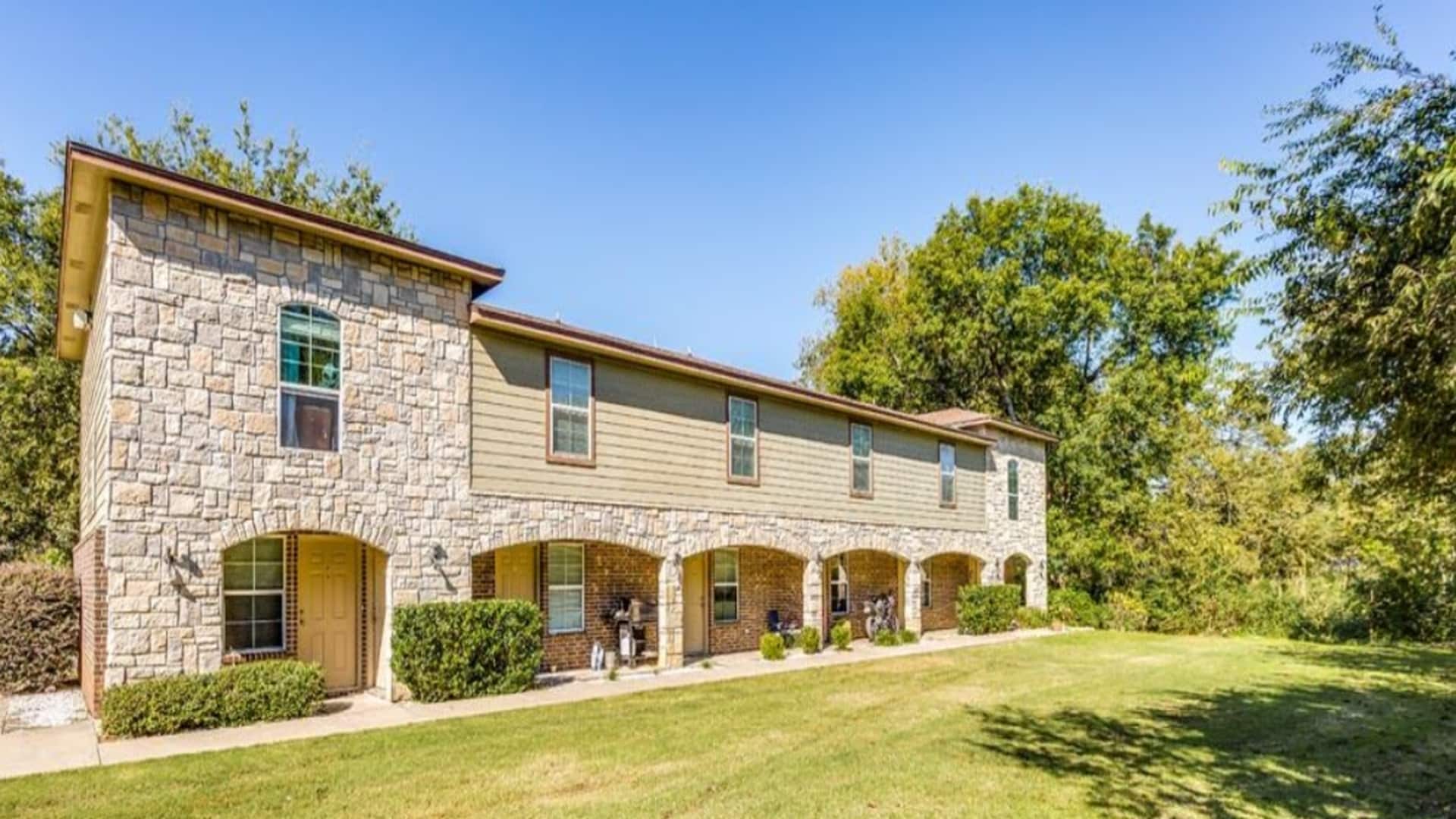 110 3rd St, Keene, TX for sale Primary Photo- Image 1 of 4