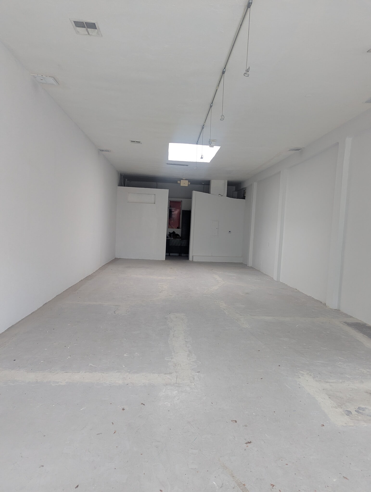 8801-8807 Santa Monica Blvd, West Hollywood, CA for lease Interior Photo- Image 1 of 4
