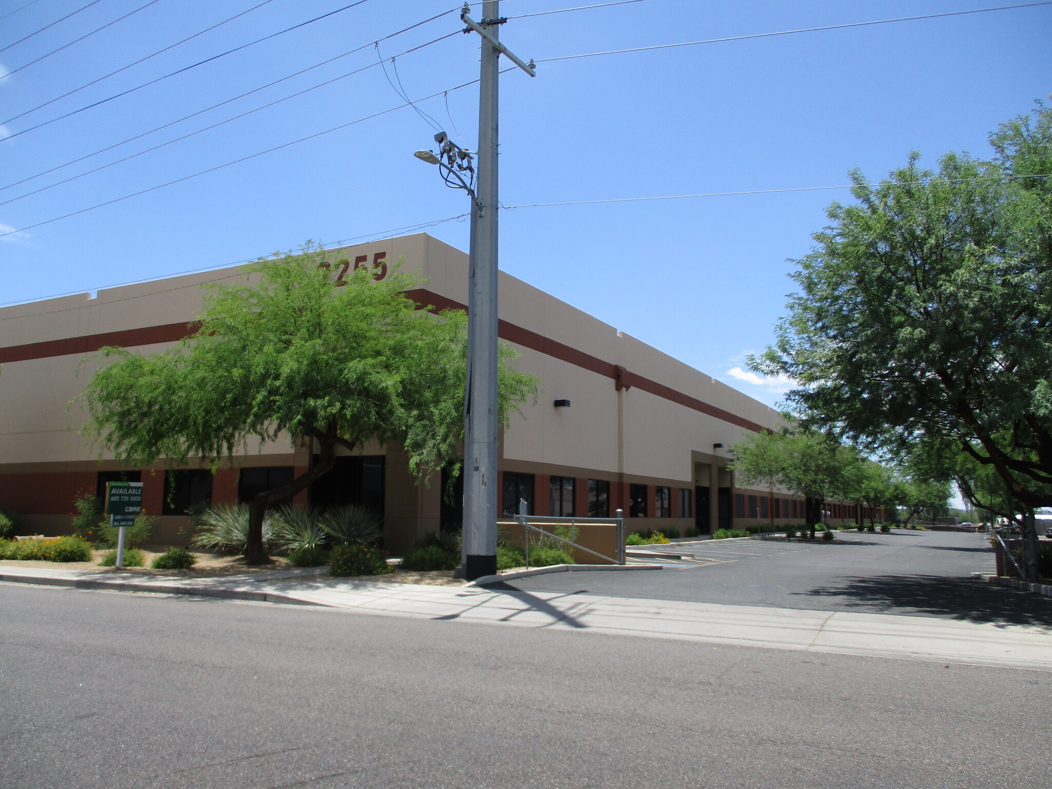 2255 W Desert Cove Ave, Phoenix, AZ for lease Building Photo- Image 1 of 3