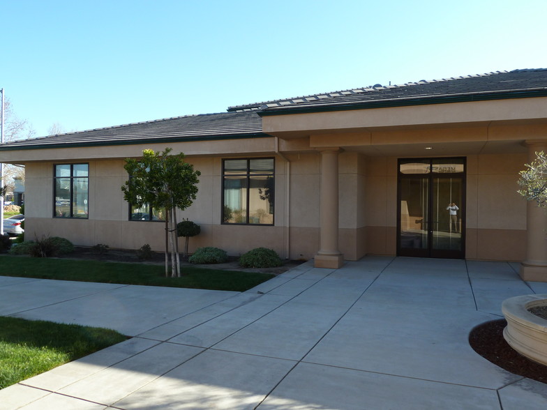 1473 E G St, Oakdale, CA for lease - Building Photo - Image 2 of 7