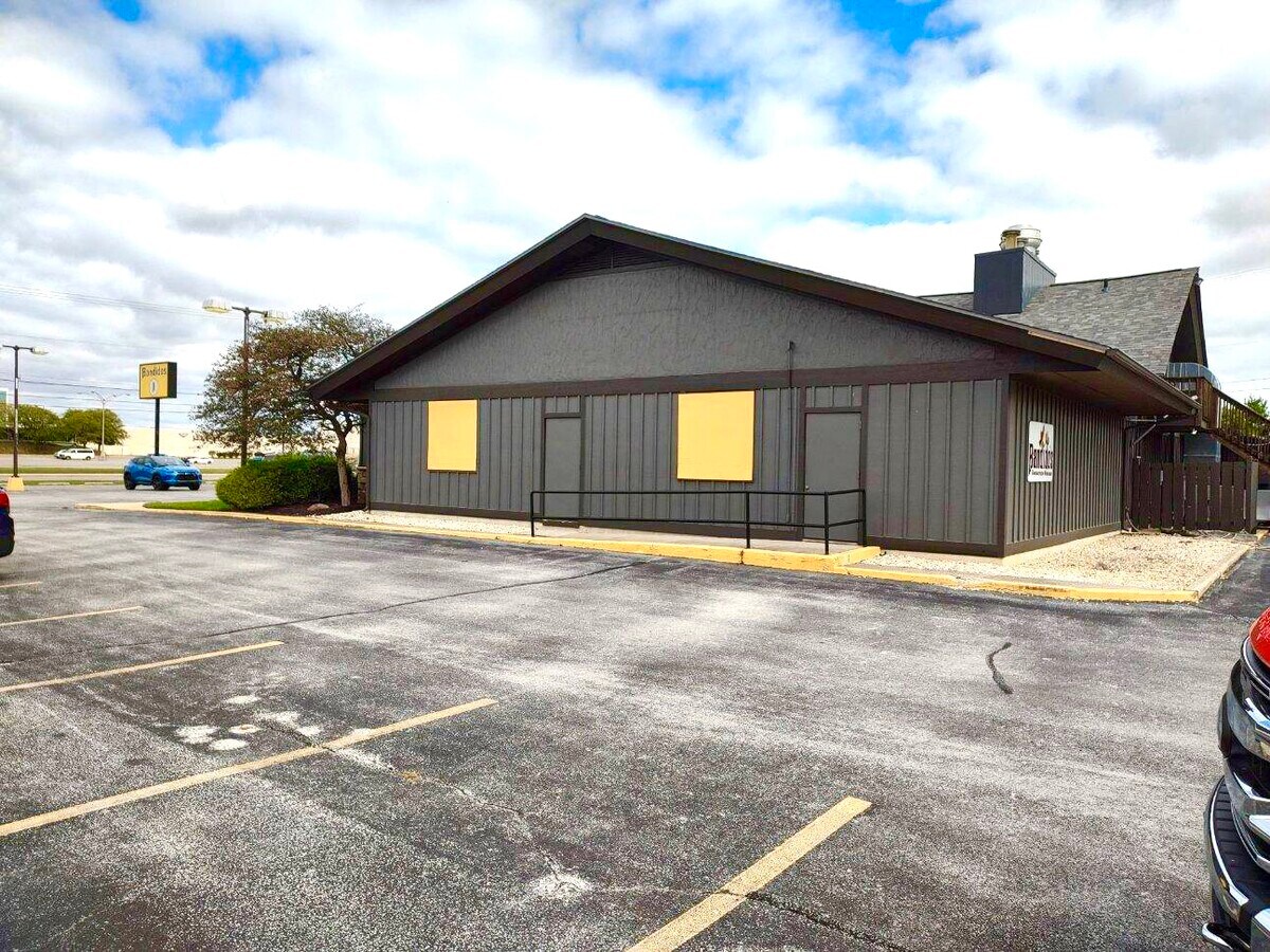 2613 Elida Rd, Lima, OH 45805