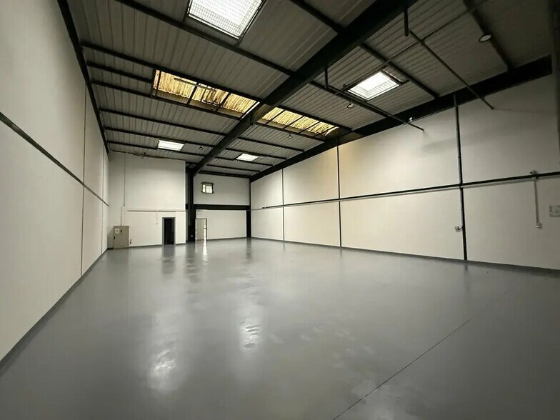 Flex in Villepinte for lease - Building Photo - Image 2 of 8