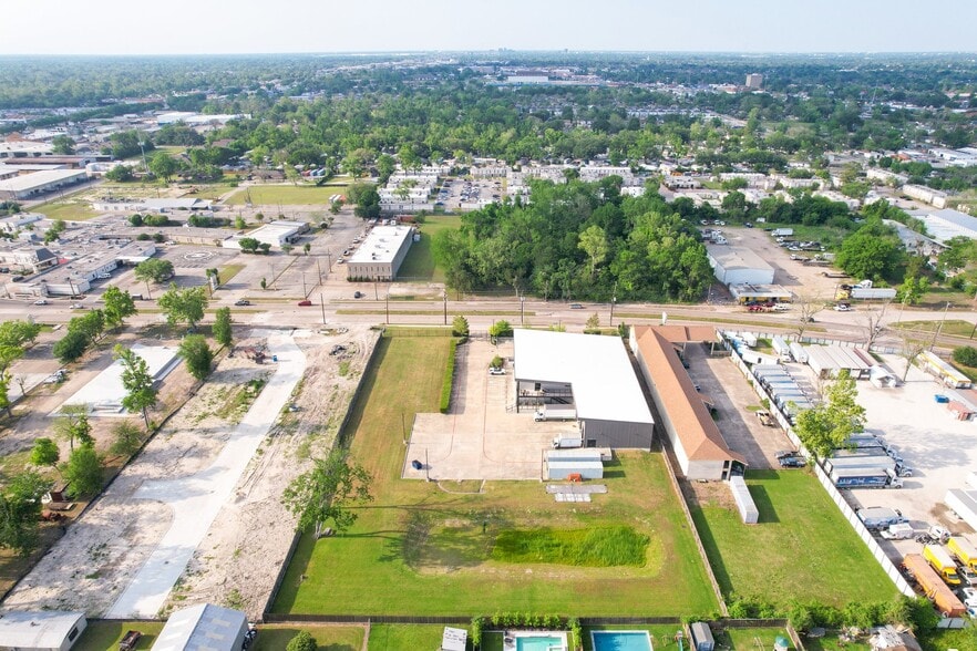 411 W Tidwell Rd, Houston, TX for sale - Building Photo - Image 3 of 21