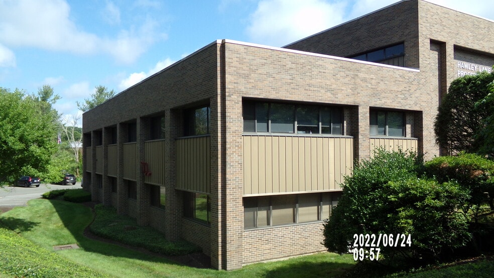 160 Hawley Ln, Trumbull, CT for lease - Building Photo - Image 3 of 62