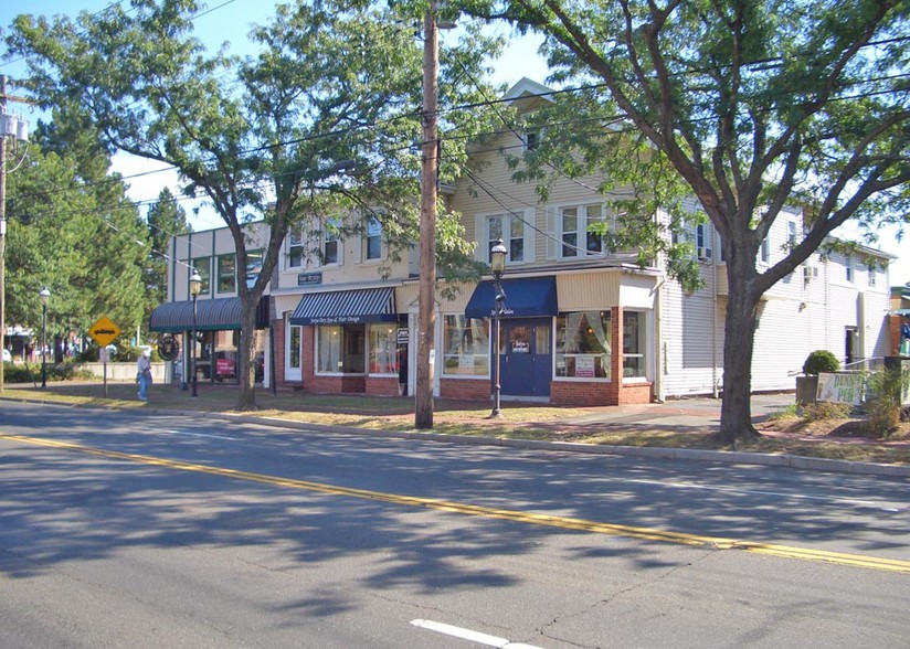 2349 Whitney Ave, Hamden, CT for lease - Building Photo - Image 1 of 2