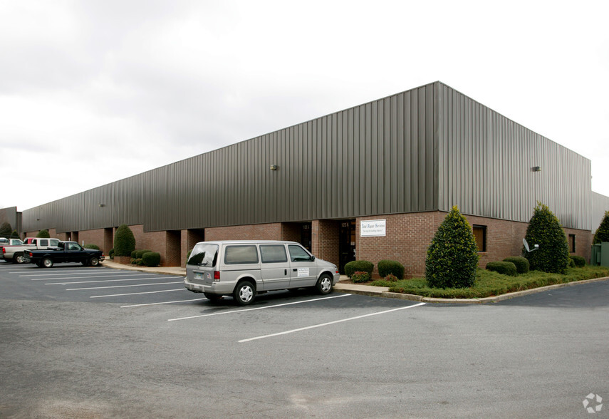 122 Old Mill Rd, Greenville, SC for lease - Building Photo - Image 2 of 4