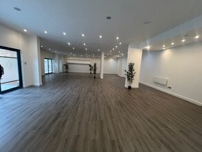 19 Boulevard Dr, London for lease Interior Photo- Image 2 of 6