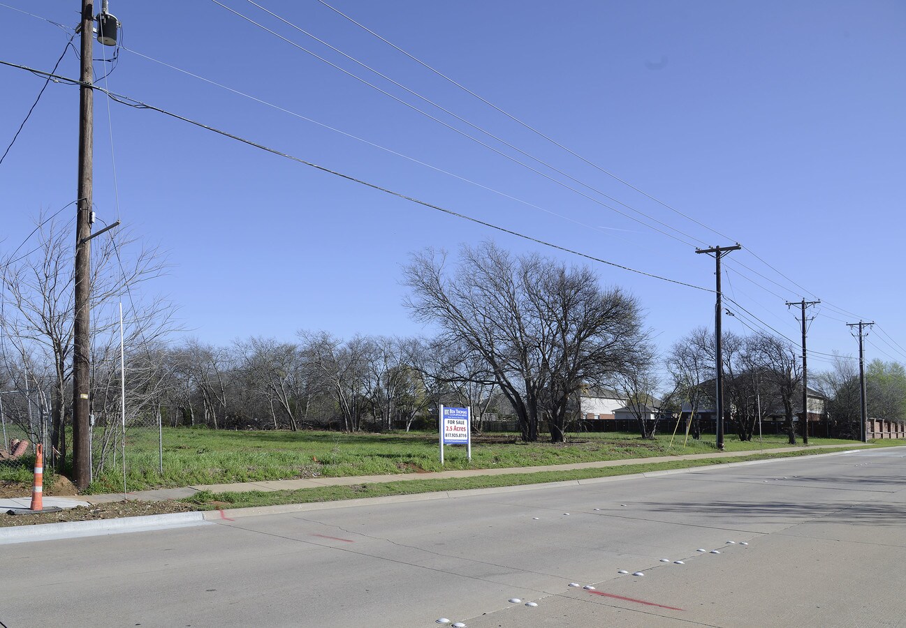 601 E Debbie Ln, Mansfield, TX 76063