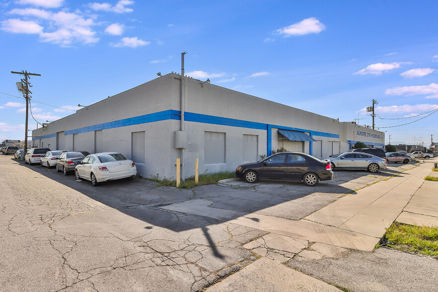 6846-6856 Tujunga Ave, North Hollywood, CA for sale - Building Photo - Image 2 of 10