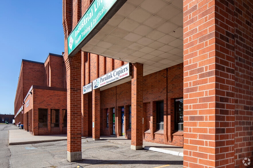 1515 Britannia Rd E, Mississauga, ON for lease - Building Photo - Image 3 of 3